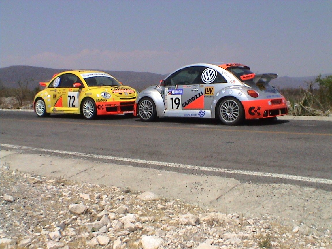Autos de carreras VW Beetle del equipo CAMOZZI, origen deportivo de Mr. Car